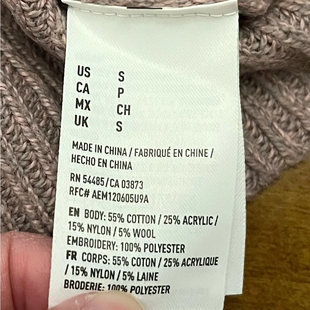 American Eagle v-neck sweater Size Small - Picture 2 of 13